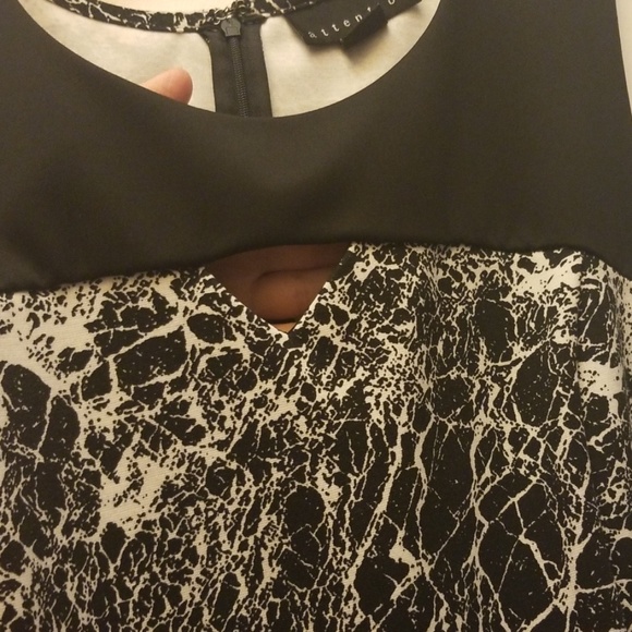 Dress - Picture 3 of 4